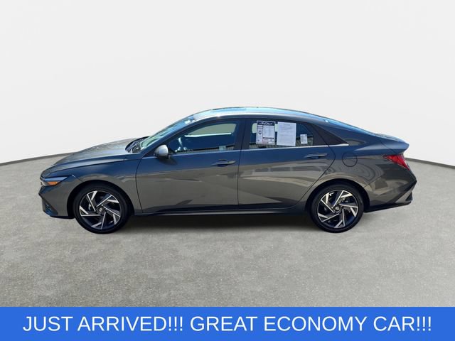 Used 2025 Hyundai Elantra SEL w/ Cargo Package FWD image 8