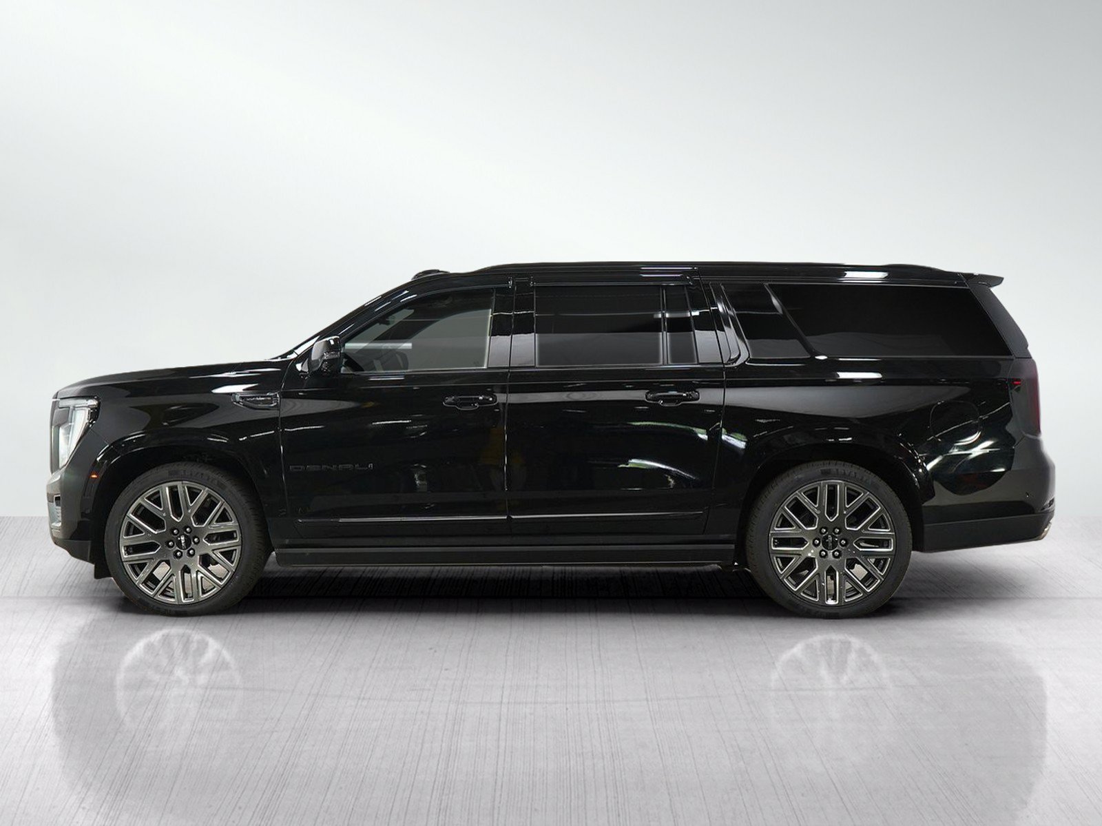 Used 2025 GMC Yukon XL Denali Ultimate AWD/4WD image 2