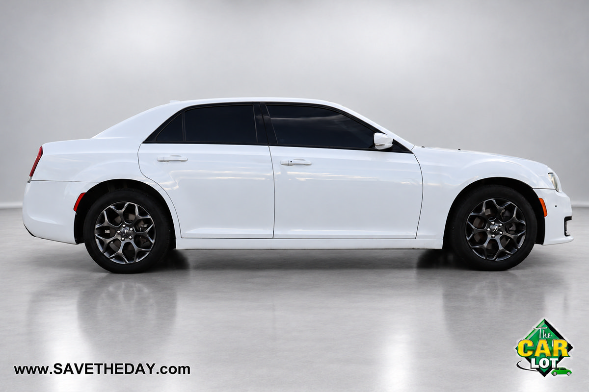 Used 2020 Chrysler 300 S w/ 300S Premium Group AWD/4WD image 9