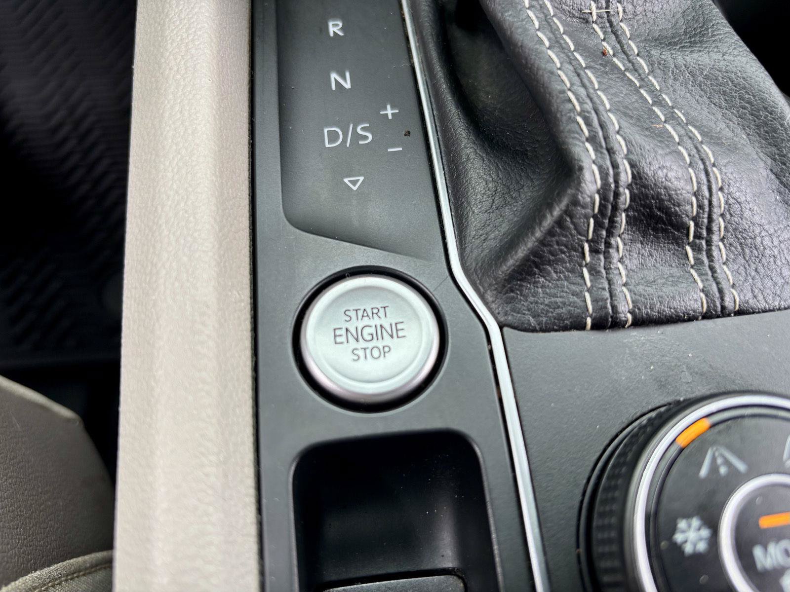 Used 2021 Volkswagen Atlas SEL Premium AWD/4WD image 31
