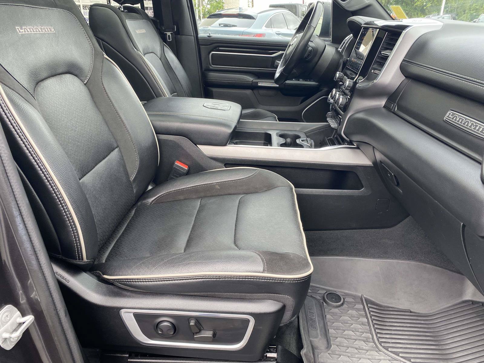 Used 2022 RAM 1500 Laramie AWD/4WD image 13