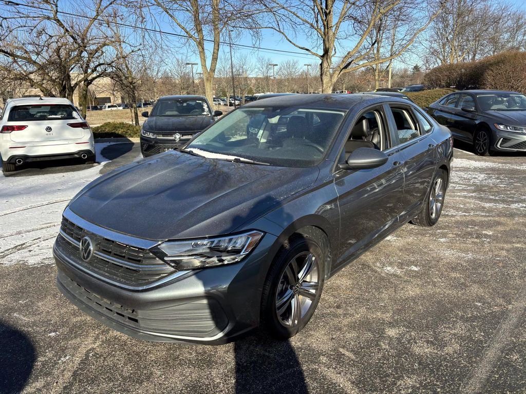 Used 2022 Volkswagen Jetta SE image 3