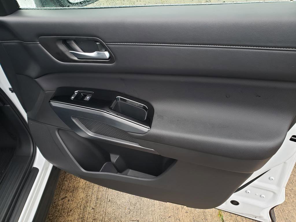 Certified 2025 Nissan Pathfinder SL w/ SL Premium Package image 27