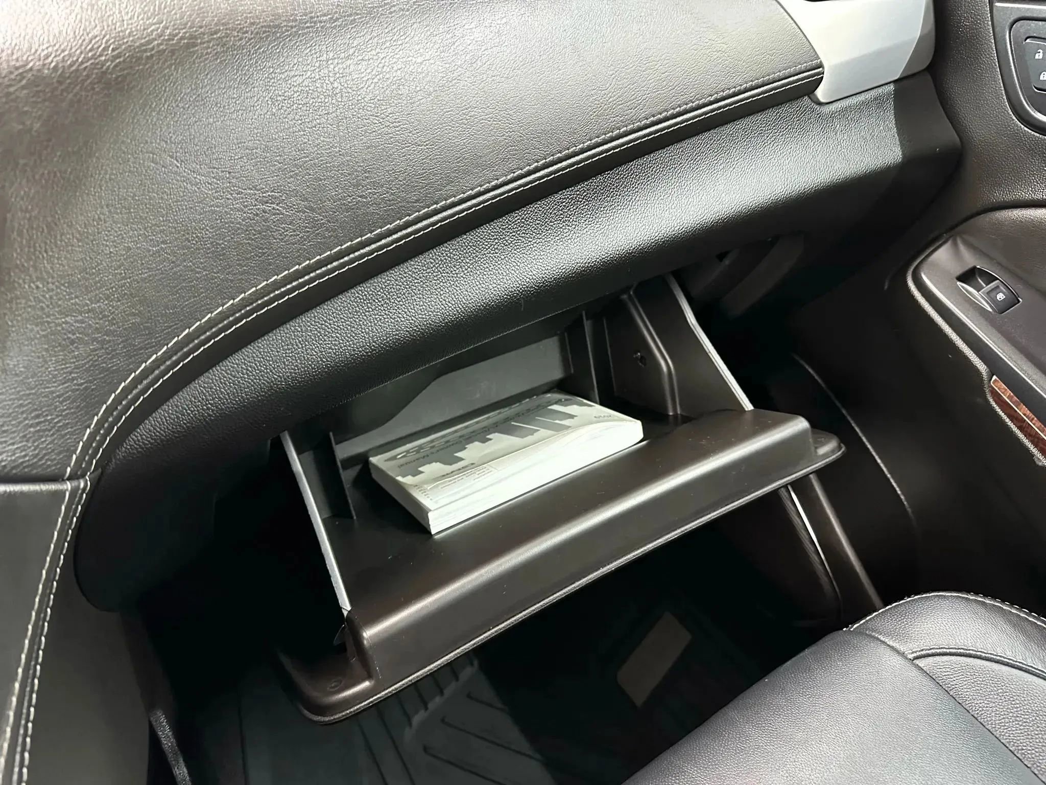 Used 2019 GMC Yukon XL SLE image 30