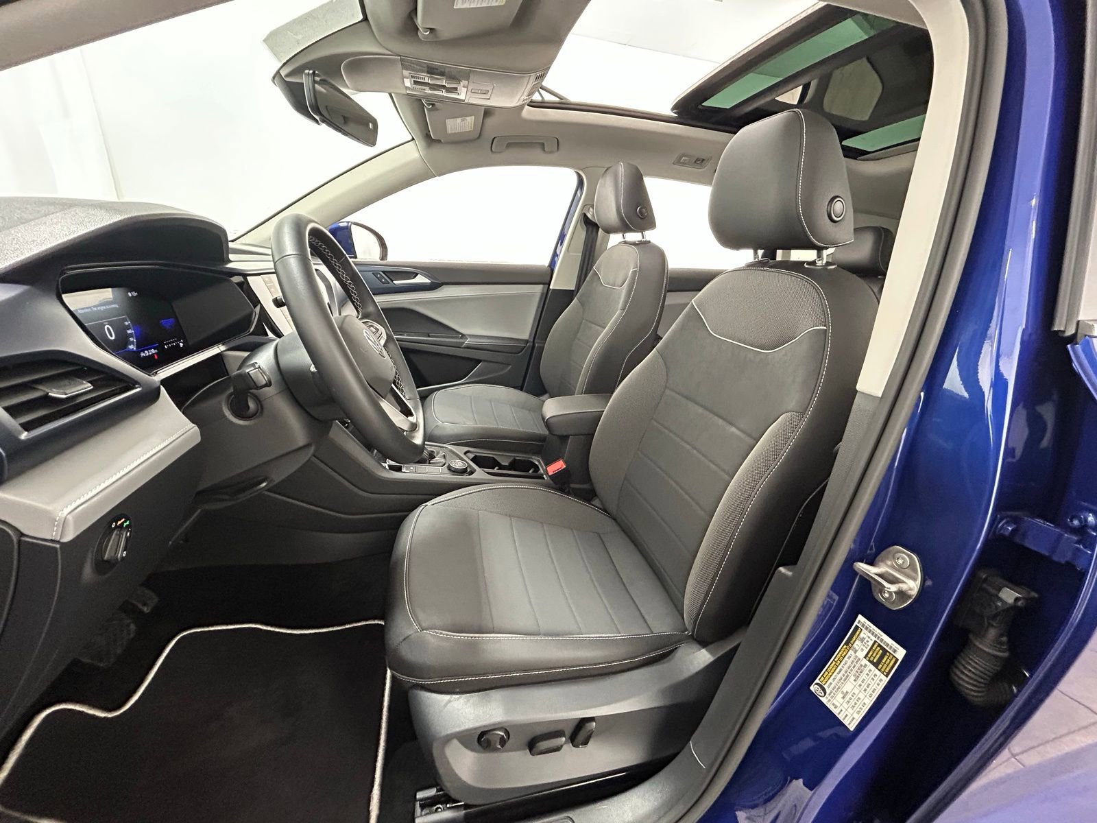 Used 2024 Volkswagen Taos SE w/ Panoramic Sunroof Package image 26