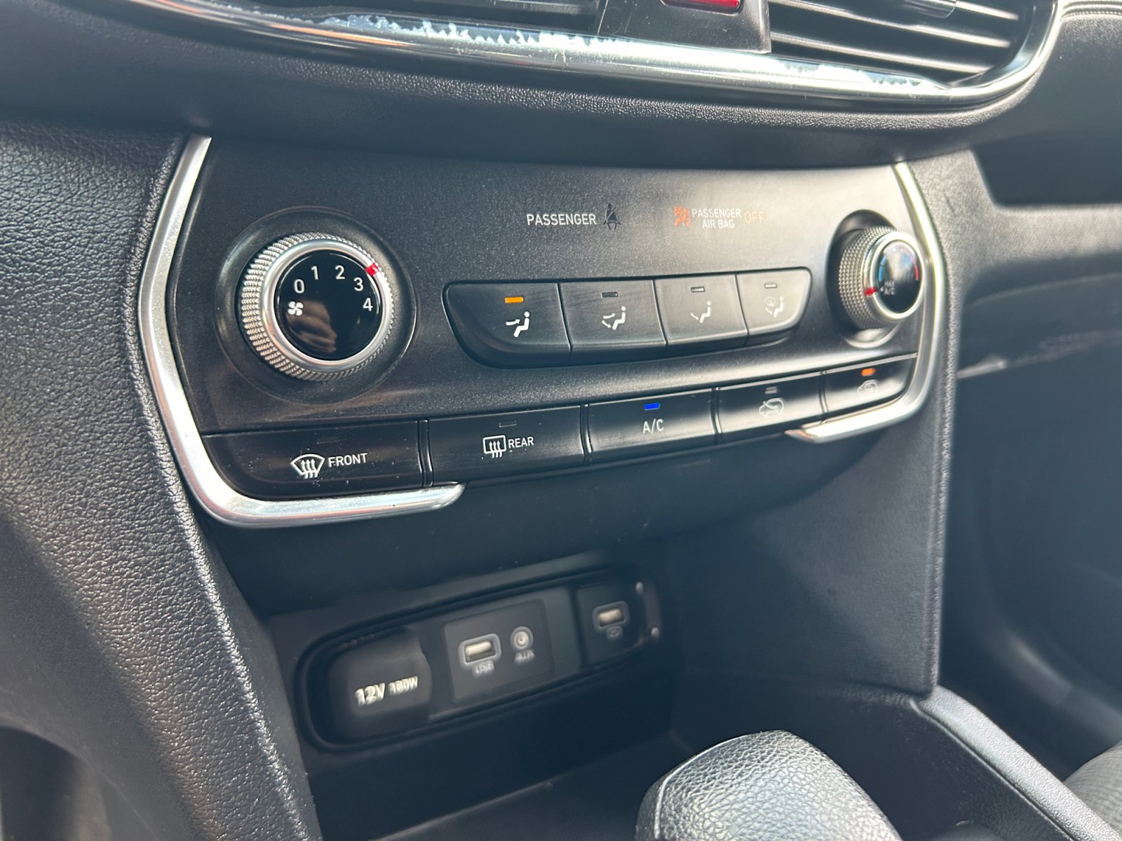 Used 2019 Hyundai Santa Fe SE FWD image 12