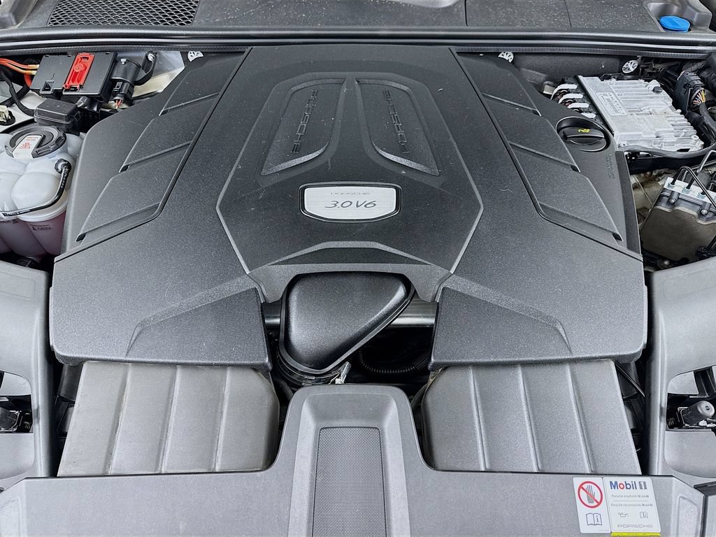Certified 2023 Porsche Cayenne AWD/4WD image 31