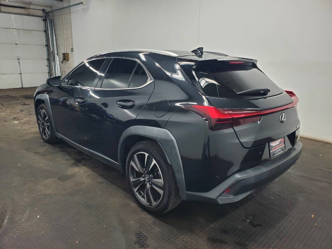 Used 2019 Lexus UX 200 w/ Premium Package image 5