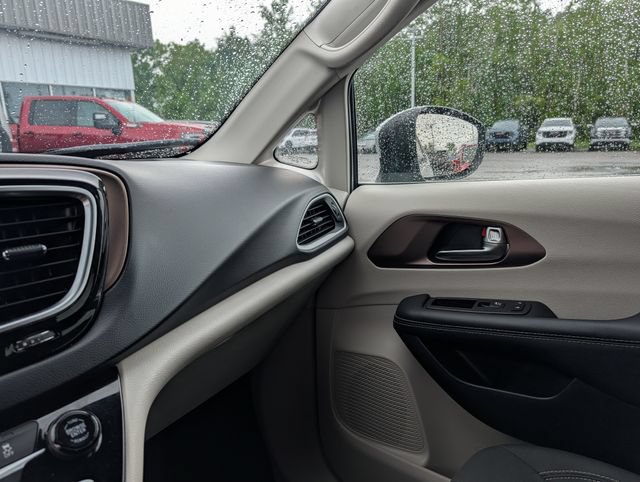 Used 2023 Chrysler Voyager LX FWD image 29