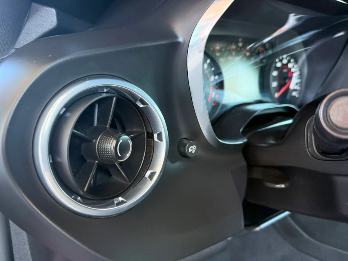 Used 2018 Chevrolet Camaro SS RWD image 37