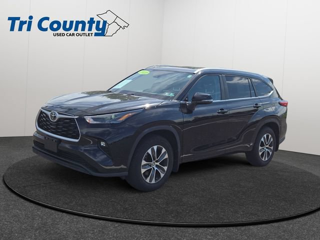 Used 2023 Toyota Highlander XLE AWD/4WD image 3