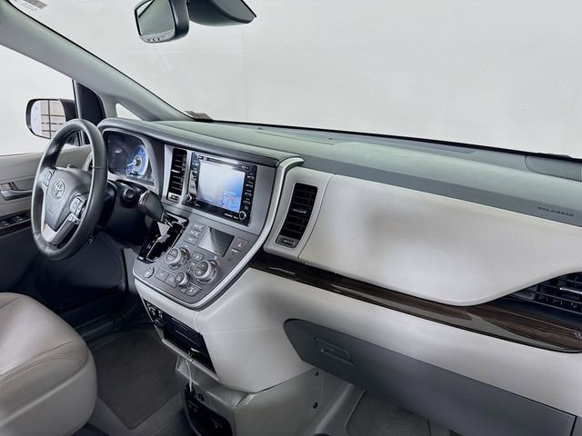 Used 2020 Toyota Sienna XLE w/ XLE Navigation Package FWD image 26