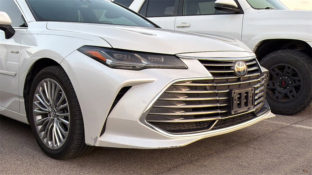Used 2019 Toyota Avalon Limited image 12