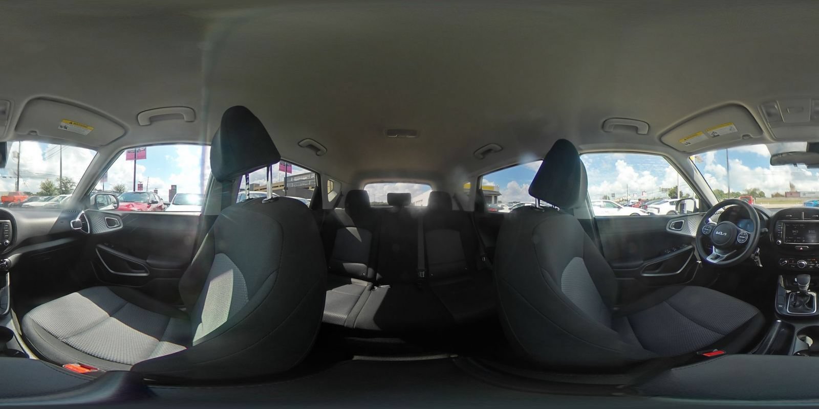 Used 2025 Kia Soul LX w/ LX Technology Package FWD image 40
