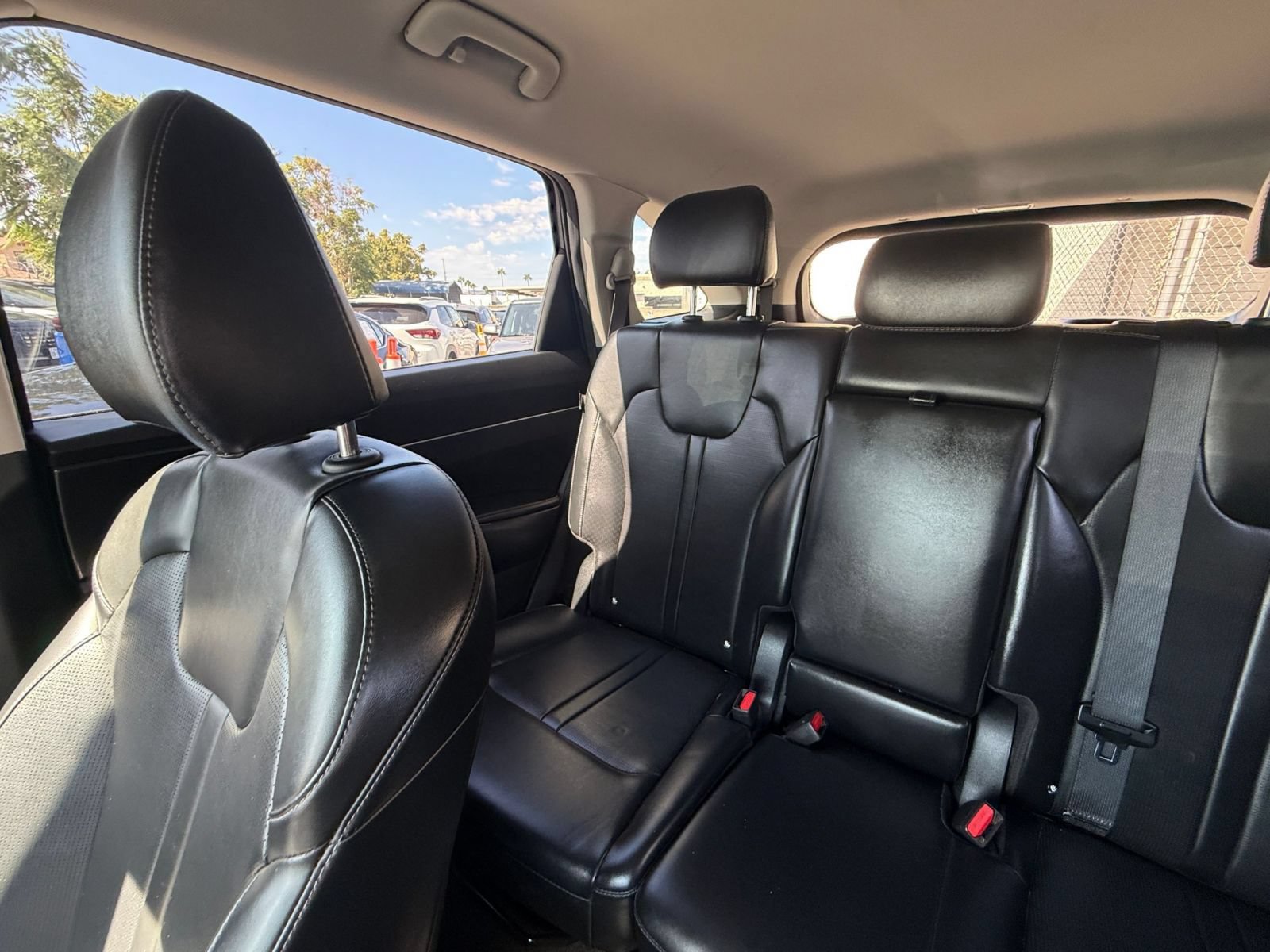Used 2024 Kia Sorento S FWD image 37