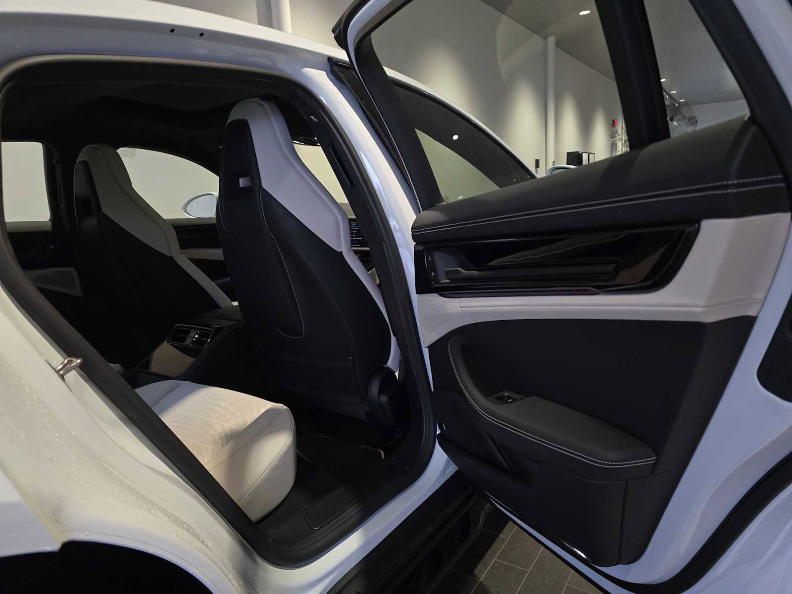 Used 2025 Porsche Panamera GTS image 17