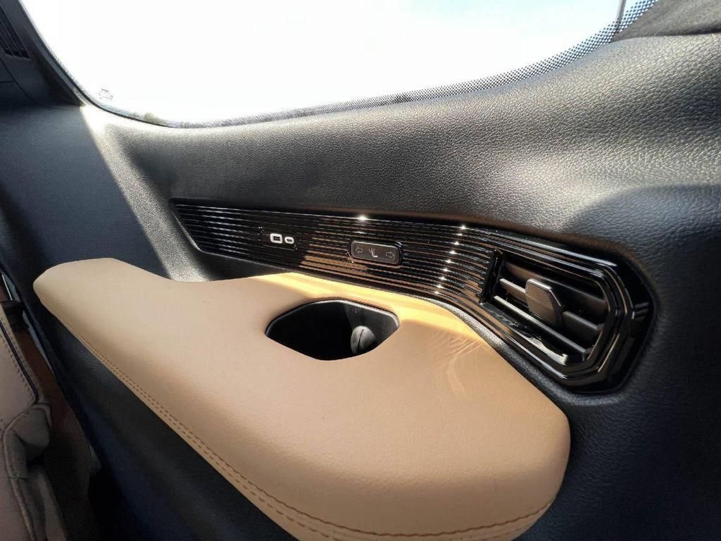 New 2023 Jeep Grand Wagoneer Series III AWD/4WD image 19
