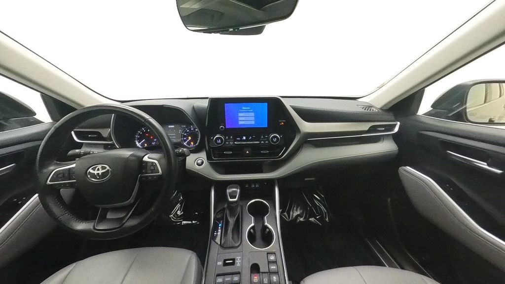 Certified 2024 Toyota Highlander XLE AWD/4WD image 31