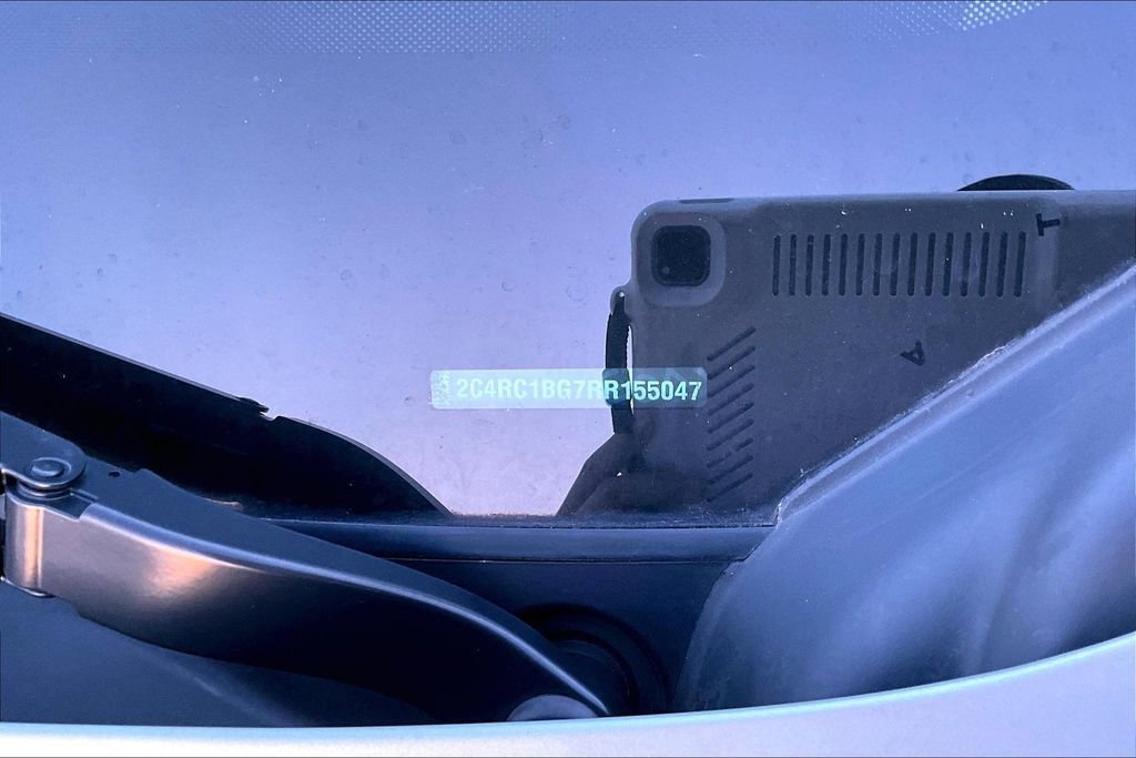 Used 2024 Chrysler Pacifica Touring-L image 29