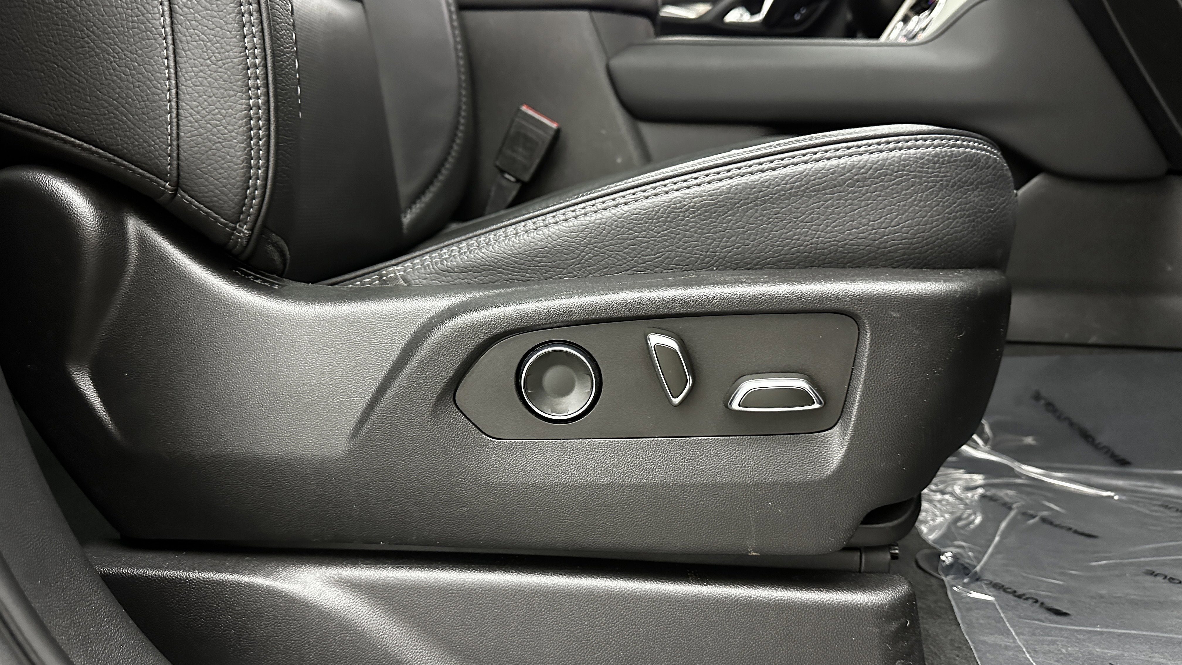 Used 2021 GMC Yukon Denali w/ Denali Premium Package image 40