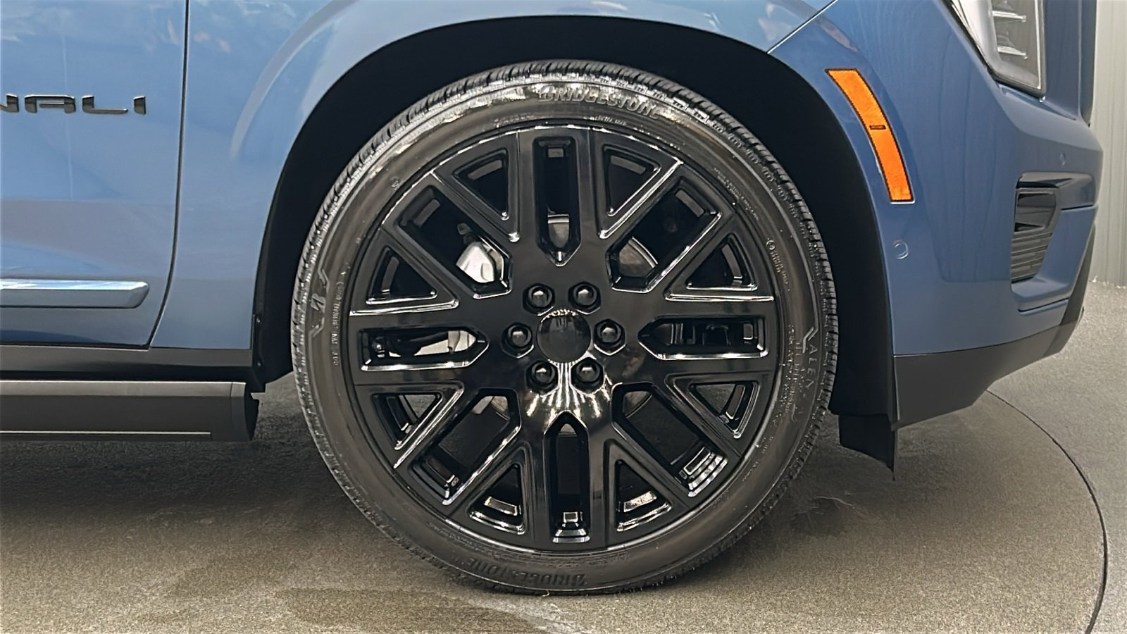 Used 2025 GMC Yukon XL Denali Ultimate image 9