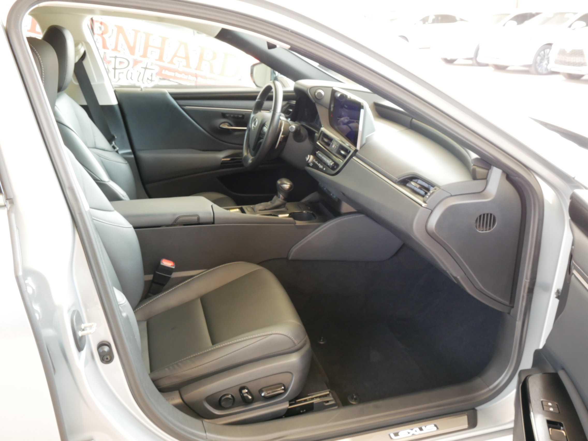 Certified 2025 Lexus ES 350 w/ Premium Package FWD image 10