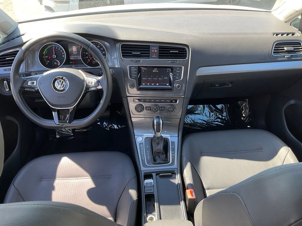 Used 2015 Volkswagen e-Golf SEL Premium image 33