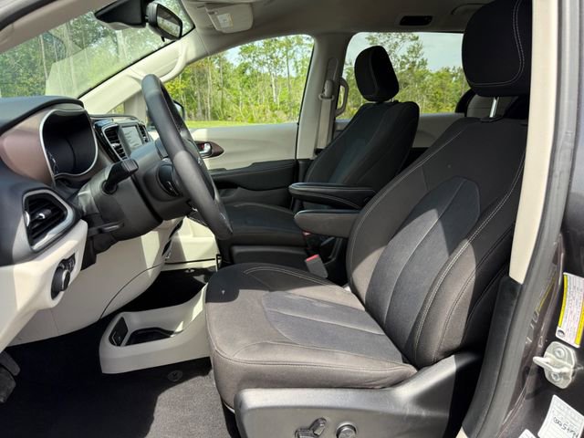 Used 2023 Chrysler Voyager LX FWD image 10
