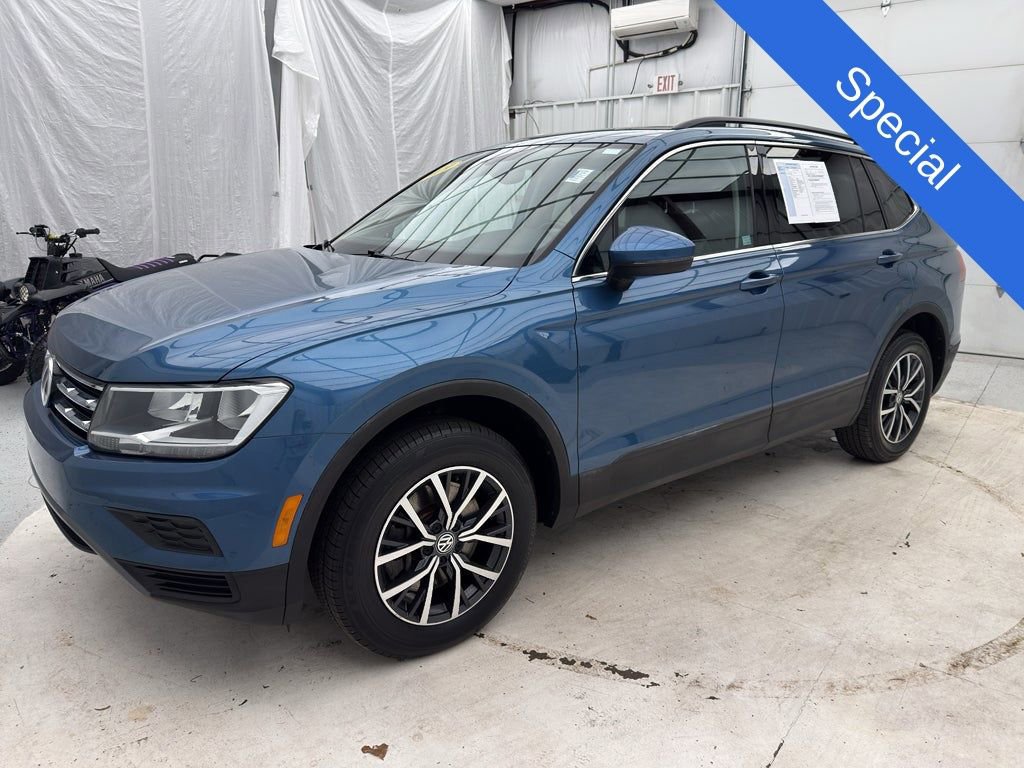 Used 2019 Volkswagen Tiguan SE w/ Panoramic Sunroof Package image 3