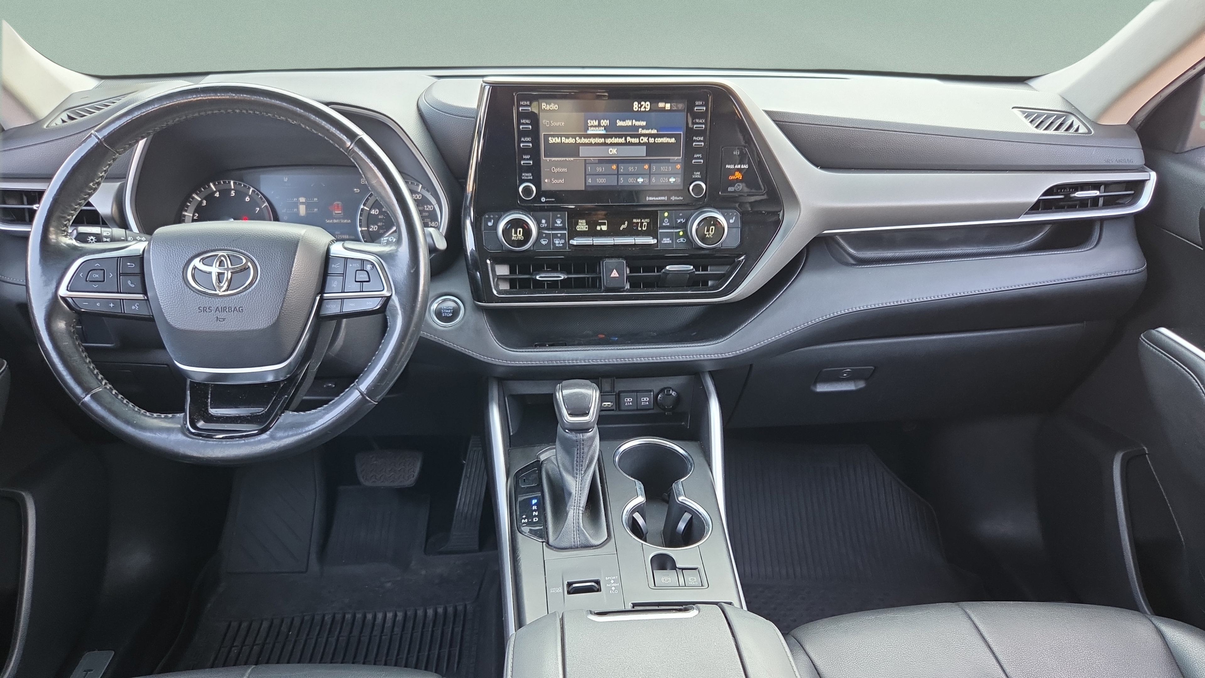 Used 2021 Toyota Highlander XLE FWD image 12