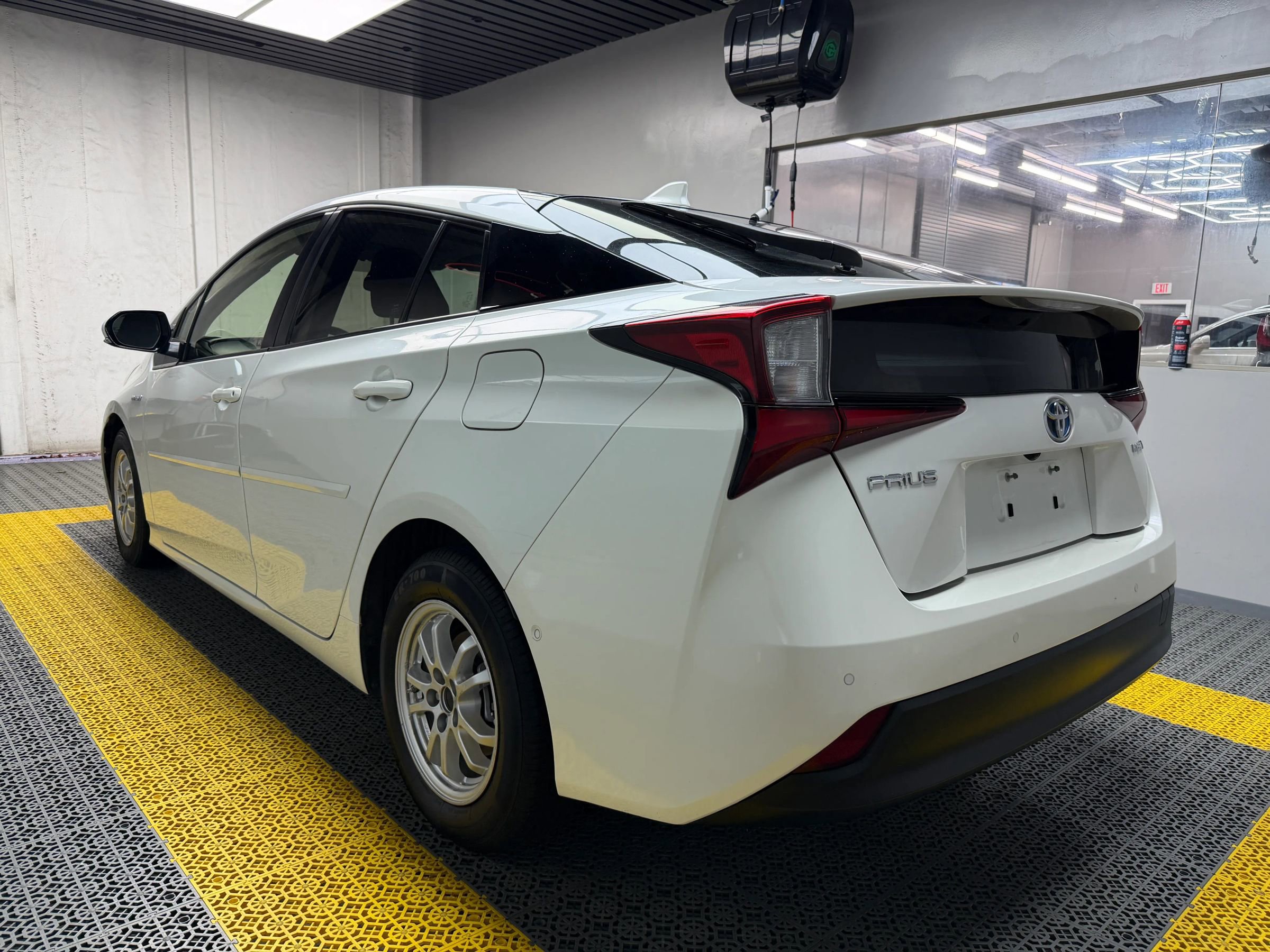 Used 2019 Toyota Prius LE image 5