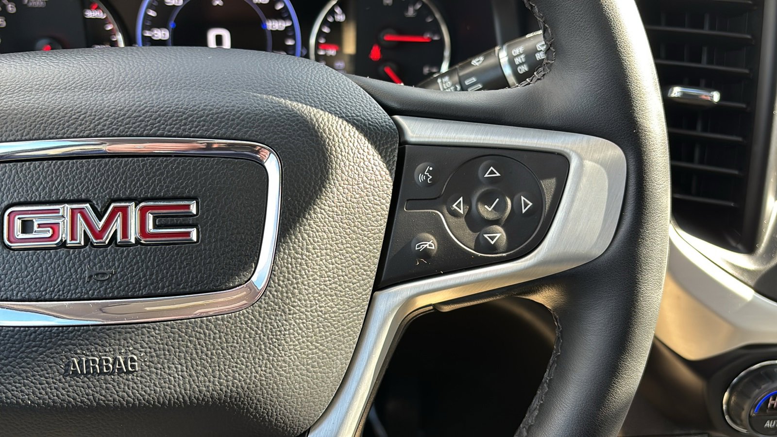 Used 2023 GMC Acadia SLT w/ Technology Package image 22