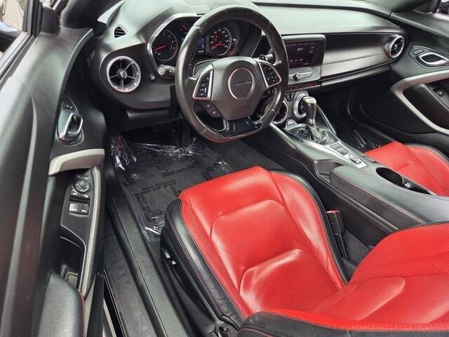 Used 2020 Chevrolet Camaro LT RWD image 14