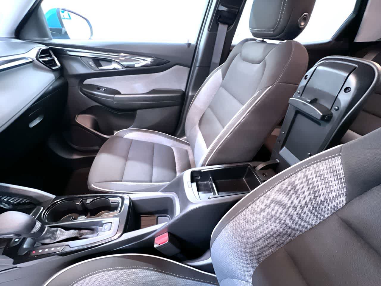 Used 2025 Chevrolet TrailBlazer LT FWD image 28