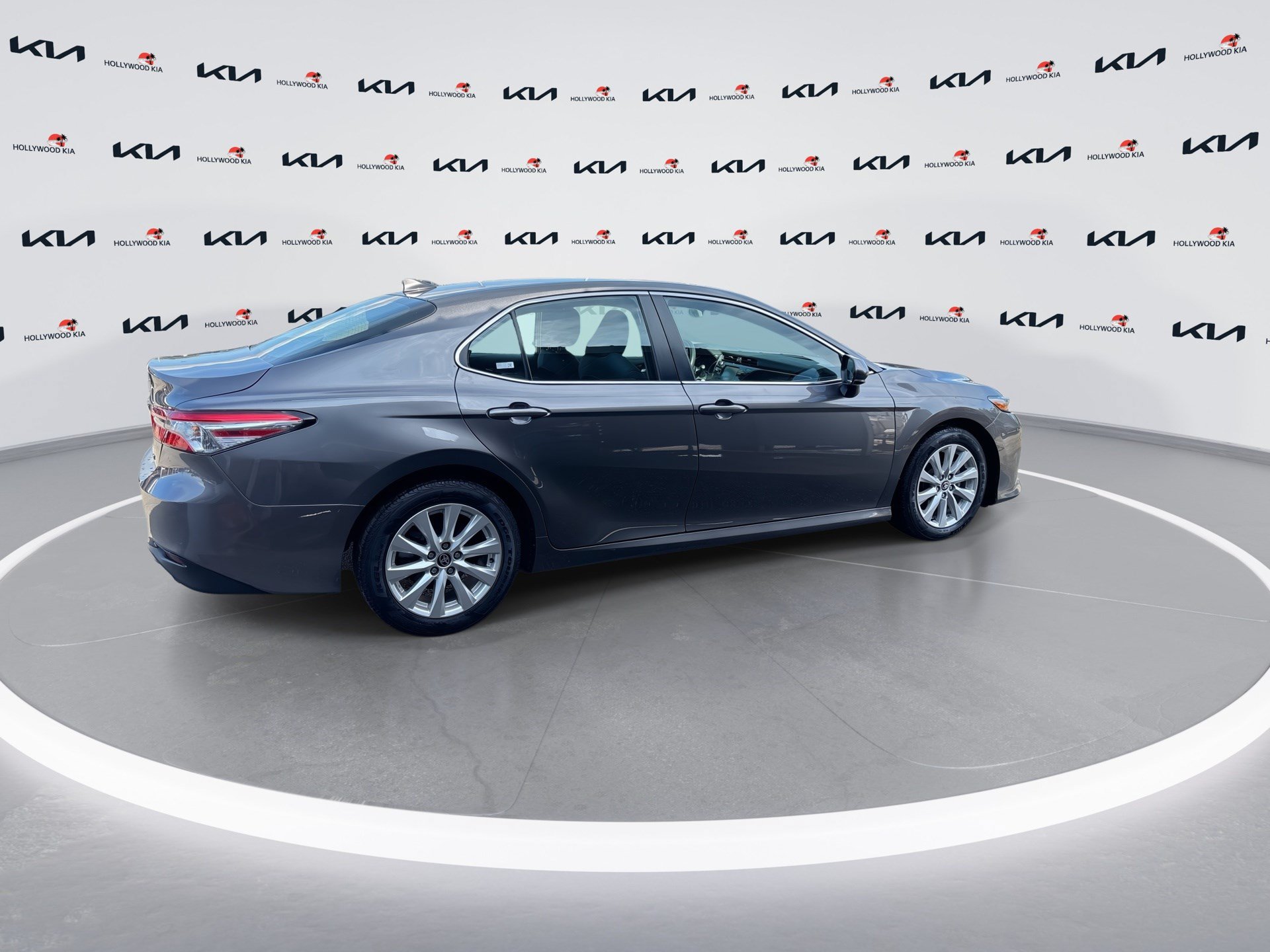 Used 2020 Toyota Camry LE FWD image 9