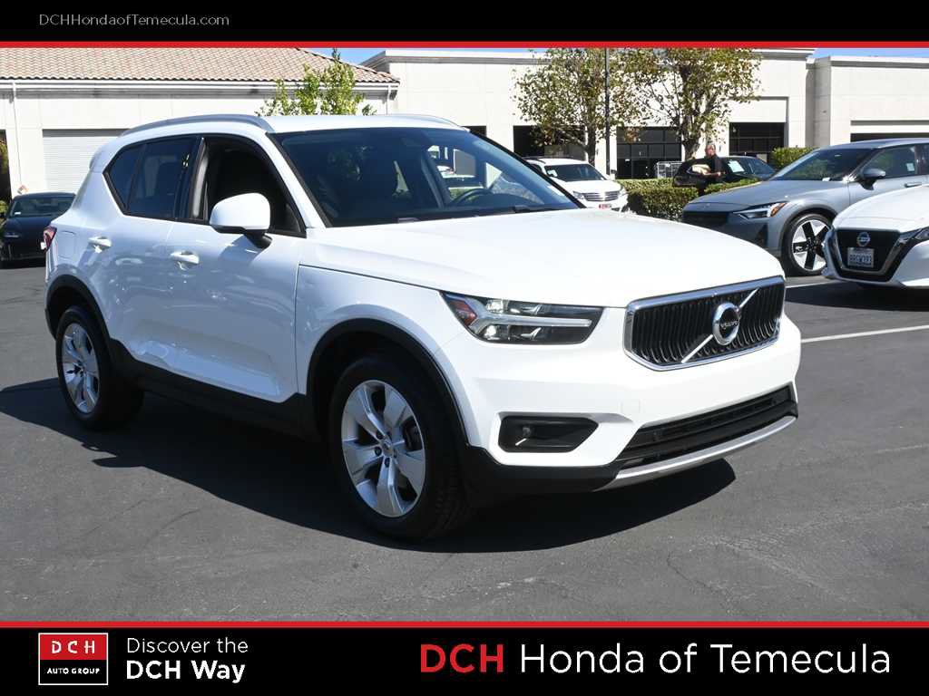 Used 2021 Volvo XC40 T4 Momentum FWD image 3