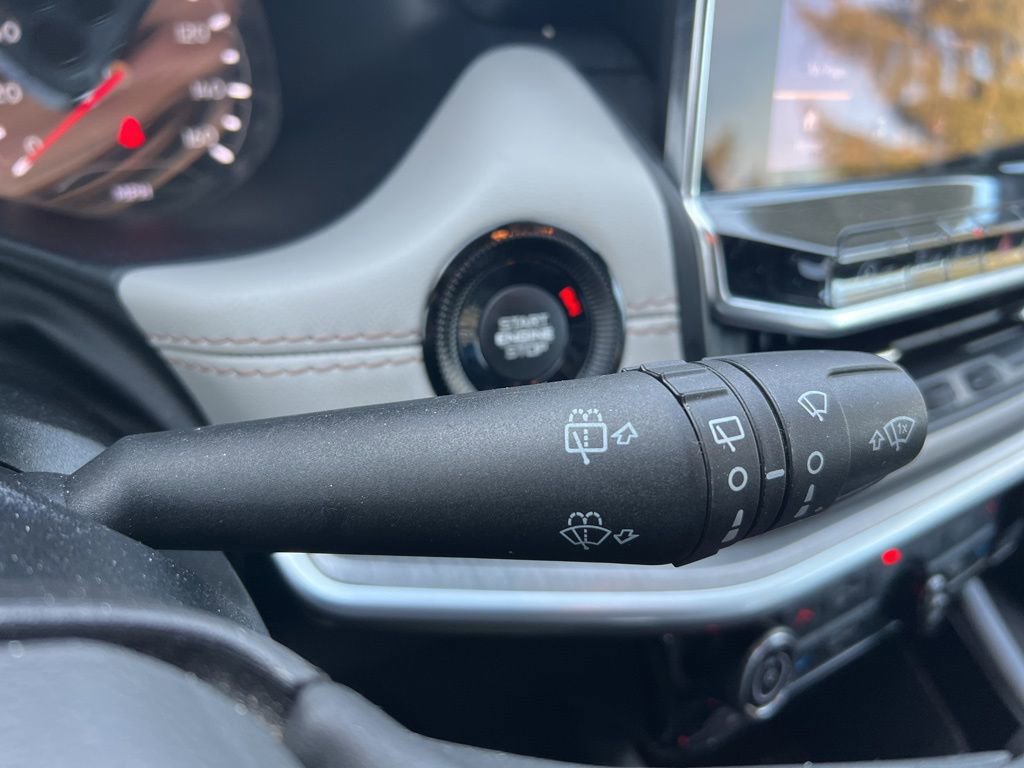 Used 2025 Jeep Compass Limited image 13