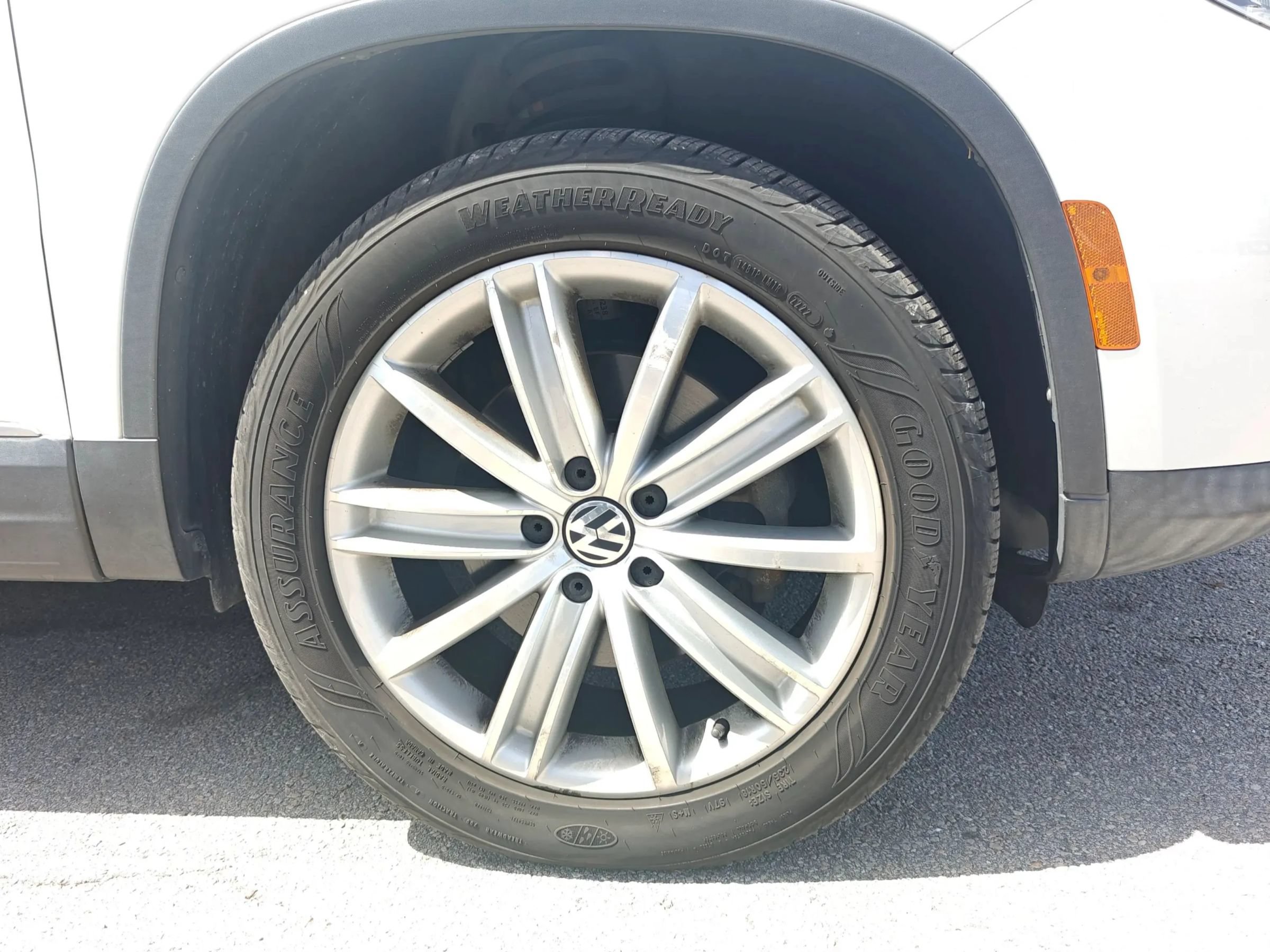 Used 2015 Volkswagen Tiguan SE FWD image 45