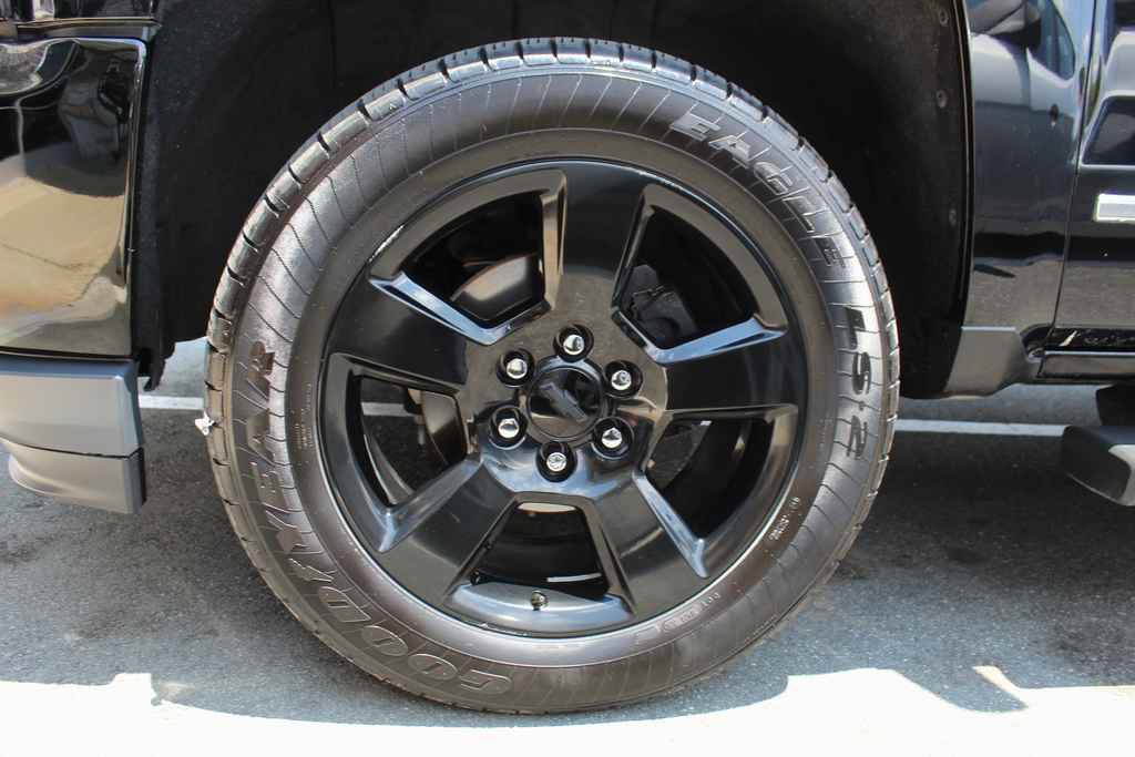 Used 2018 Chevrolet Silverado 1500 LTZ Z71 w/ LTZ Plus Package AWD/4WD image 31