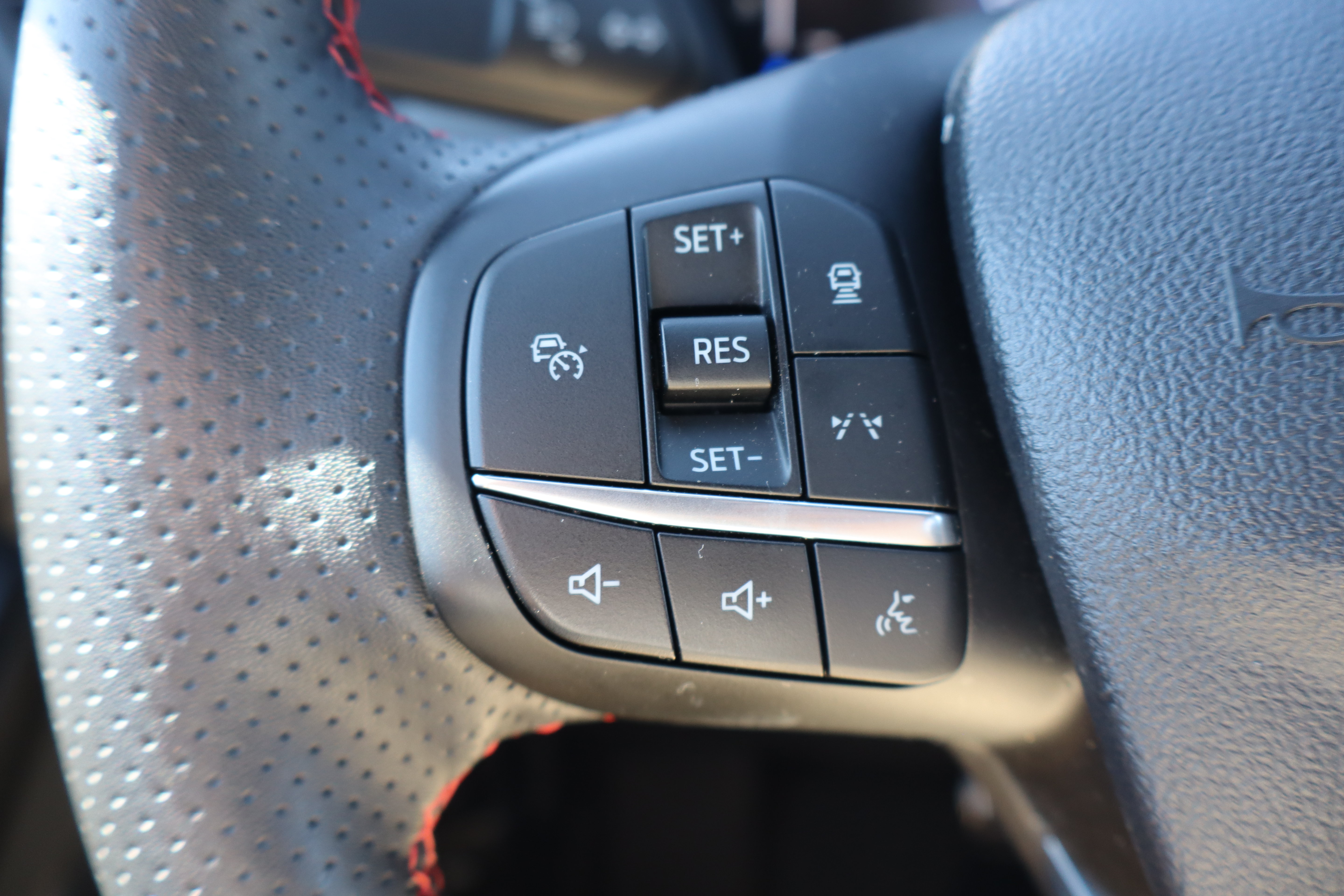 Used 2024 Ford Escape ST-Line w/ Tech Pack #1 AWD/4WD image 16