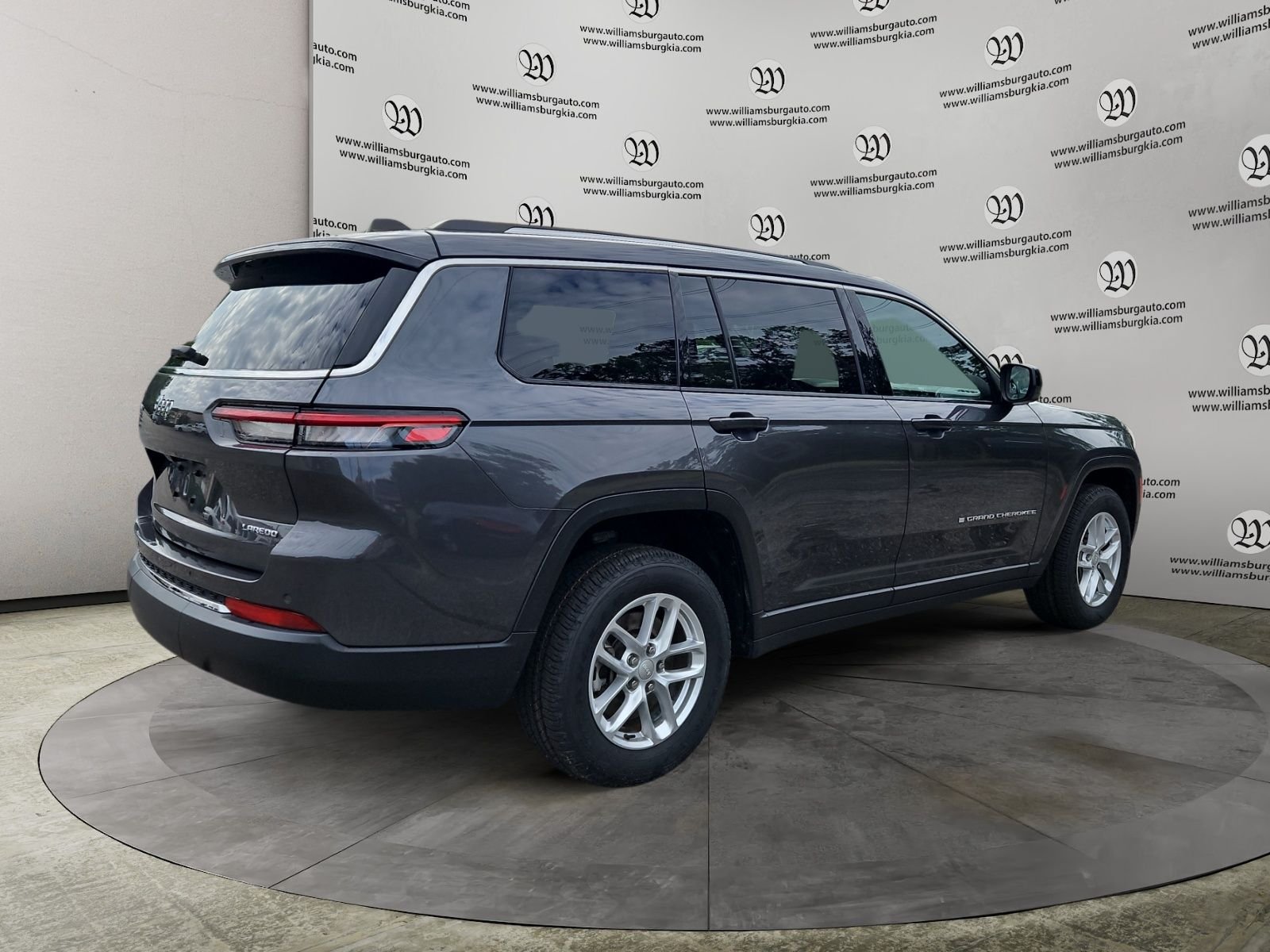 Used 2023 Jeep Grand Cherokee L Laredo RWD image 5