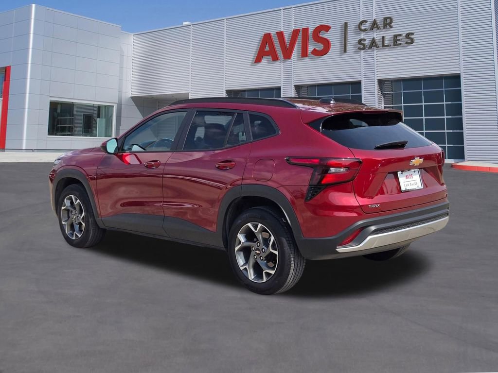 Used 2025 Chevrolet Trax LT w/ LT Convenience Package FWD image 9