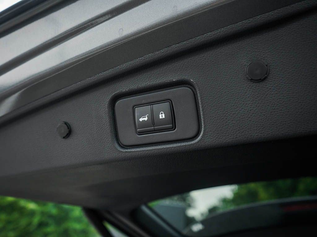 New 2025 Nissan Pathfinder SV image 9