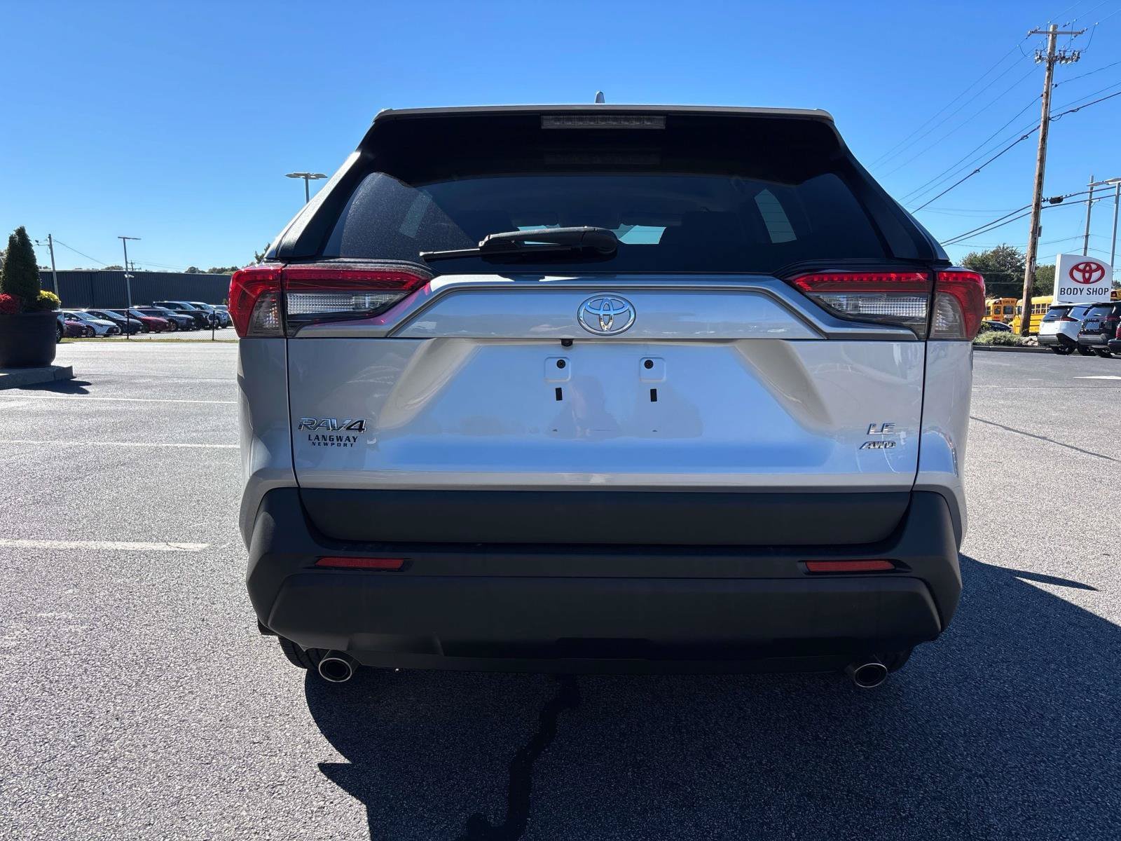 Certified 2023 Toyota RAV4 LE AWD/4WD image 4