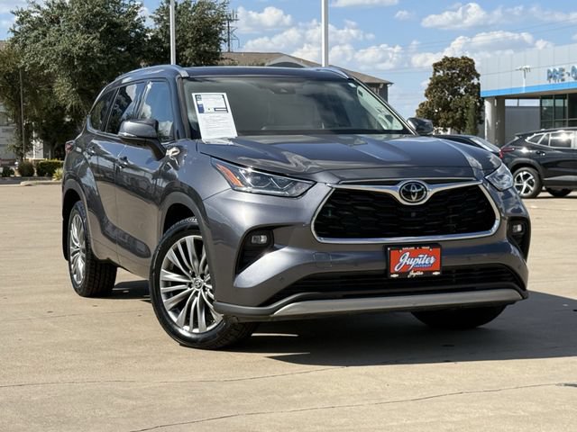 Used 2021 Toyota Highlander Platinum AWD/4WD image 3