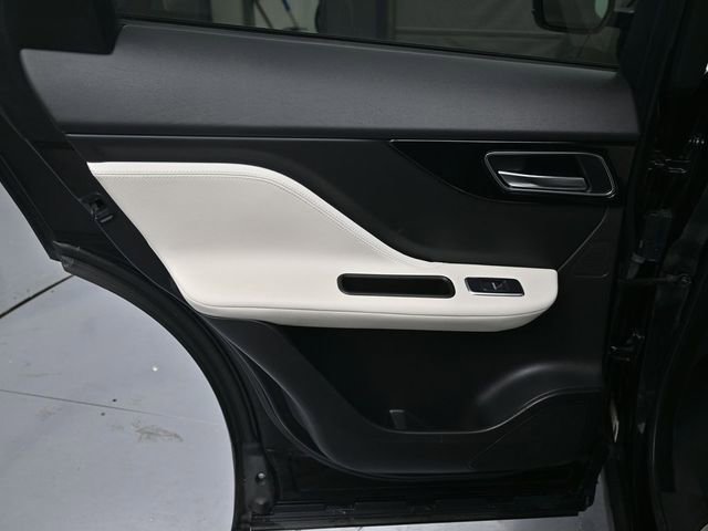 Used 2020 Jaguar F-PACE R-Sport image 22