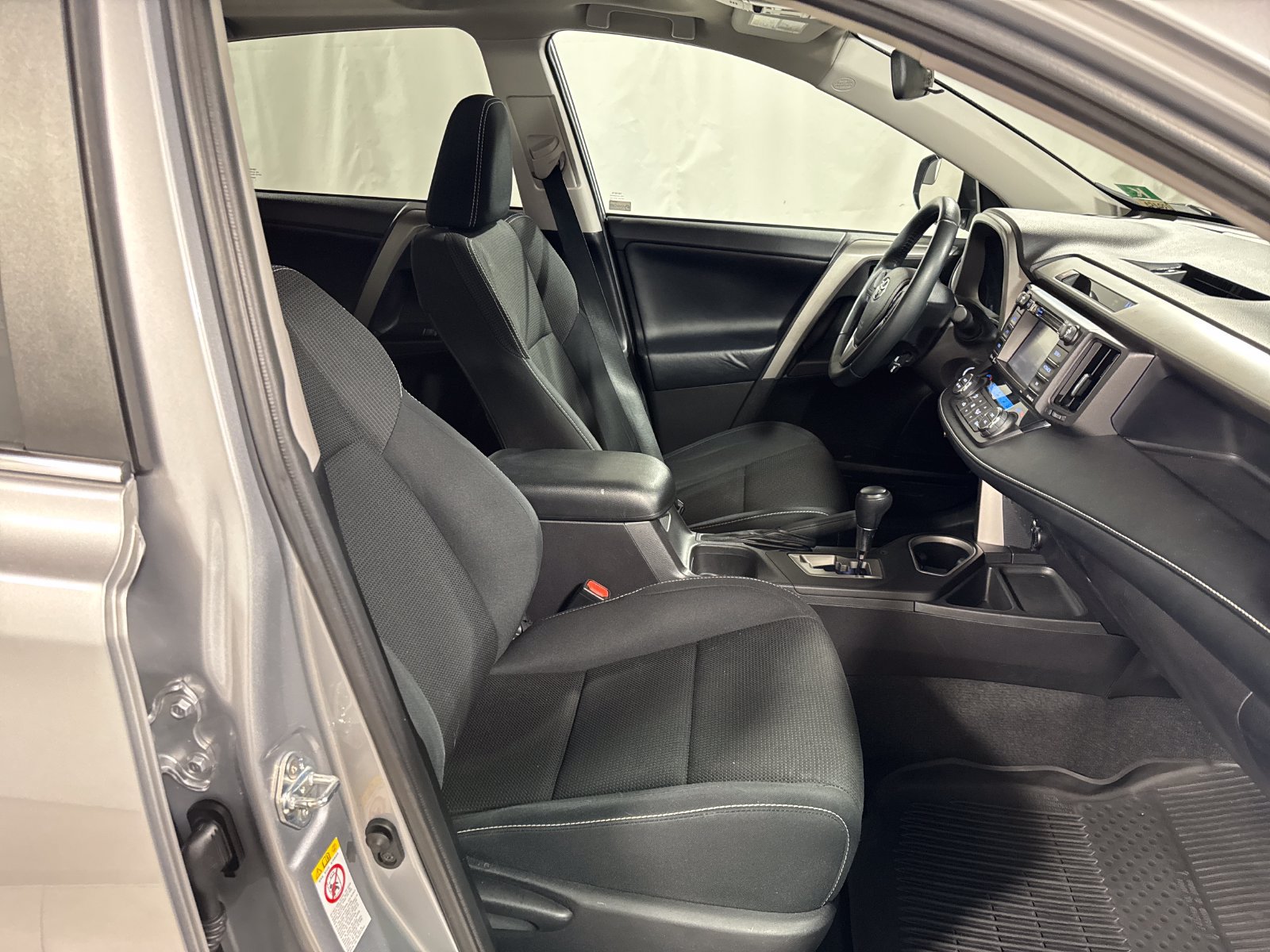 Used 2017 Toyota RAV4 XLE AWD/4WD image 27