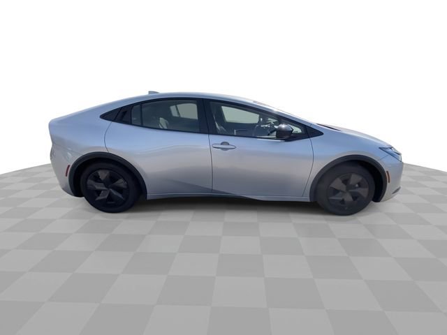 Used 2024 Toyota Prius LE FWD image 3