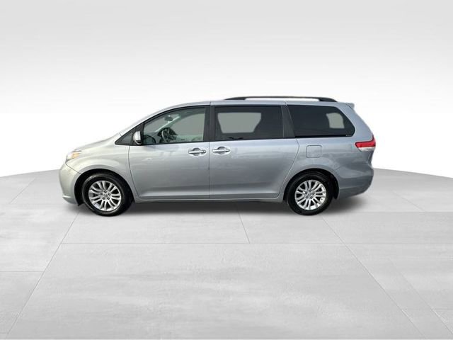 Used 2012 Toyota Sienna XLE image 14