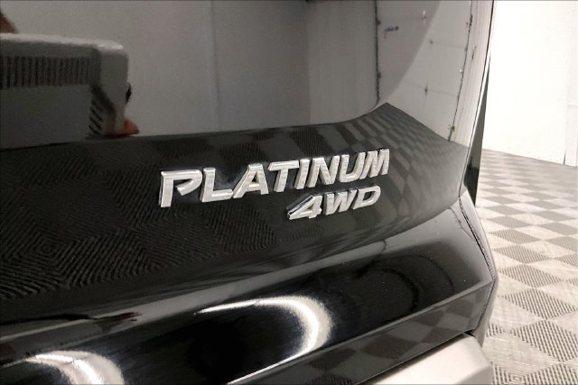 Used 2025 Nissan Pathfinder Platinum AWD/4WD image 9